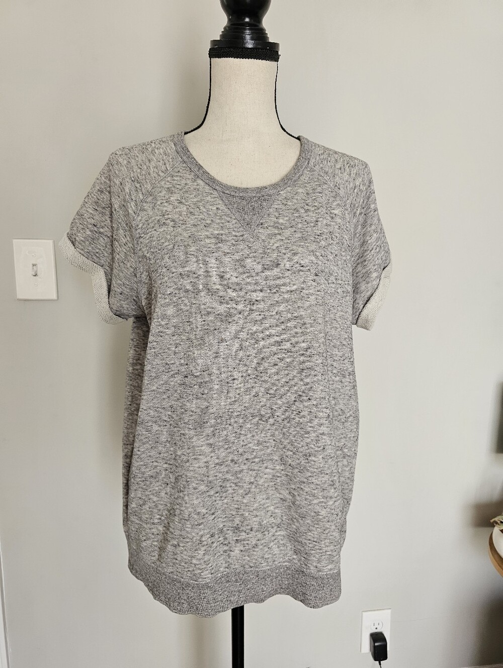 Uniqlo Gray Long Short-Sleeve Pullover Sweatshirt - Lightweight